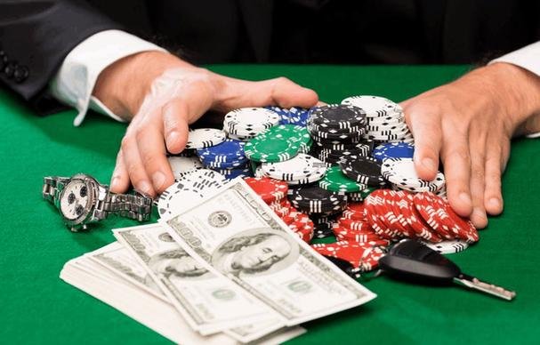 Người chơi trải nghiệm live casino trực tuyến trên điện thoại tại Việt Nam